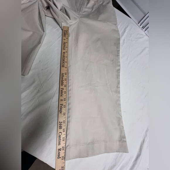 HAGGAR WOMEN’s CAPRI’S SIZE 14.  CREAM COLOR. WRINKLE FREE STRETCH. - Picture 5 of 8